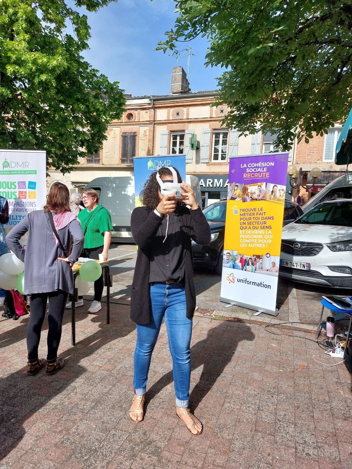 L’ADMR de Molières sur le marché de Lafrançaise avec le casque de réalité virtuelle