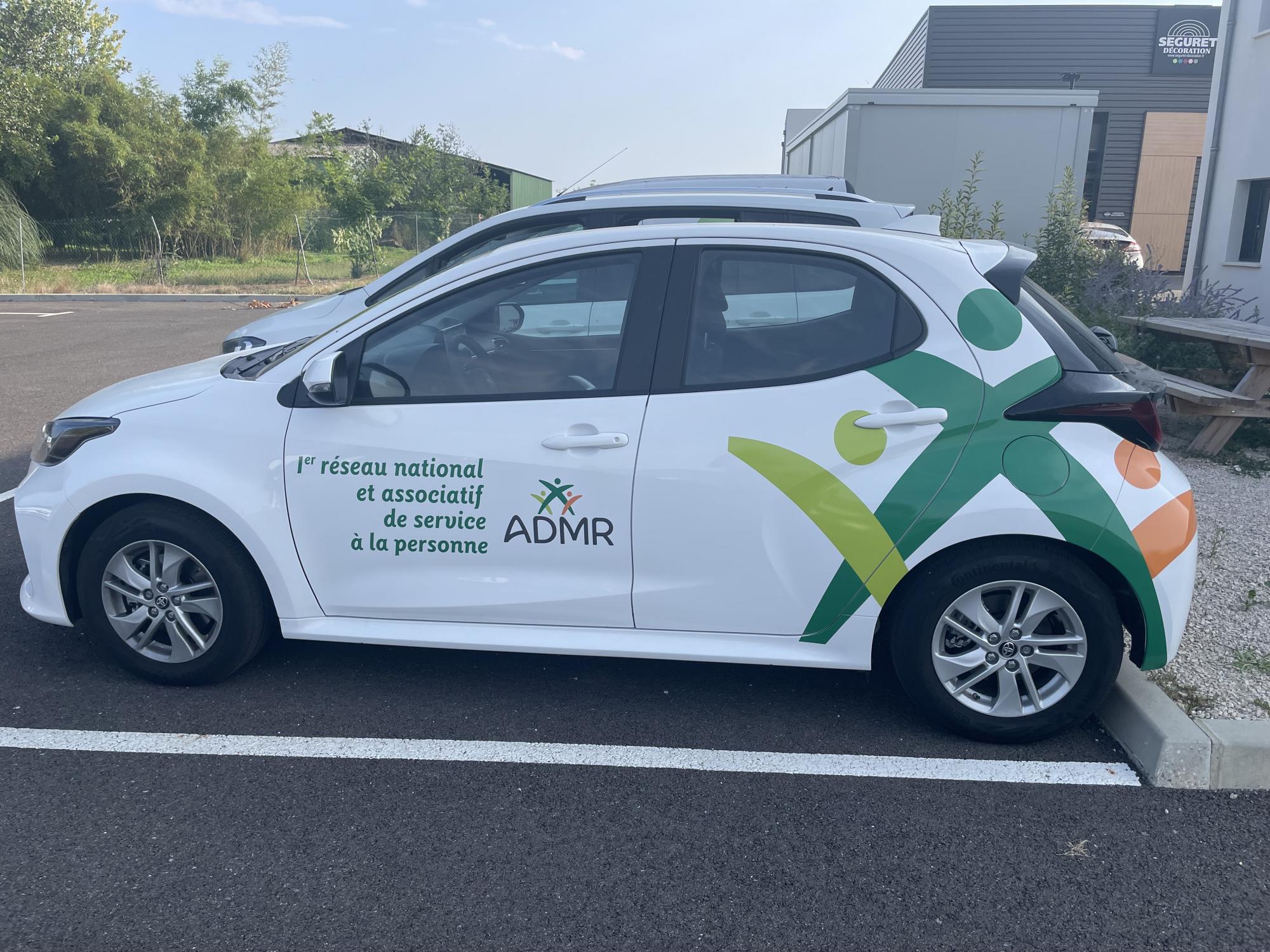 Voiture ADMR avec la nouvelle charte graphique 